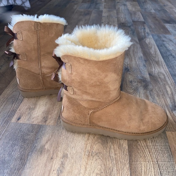 Barely warn. USA Size 8, Tan UGGS with dark brown bows. - Picture 3 of 4